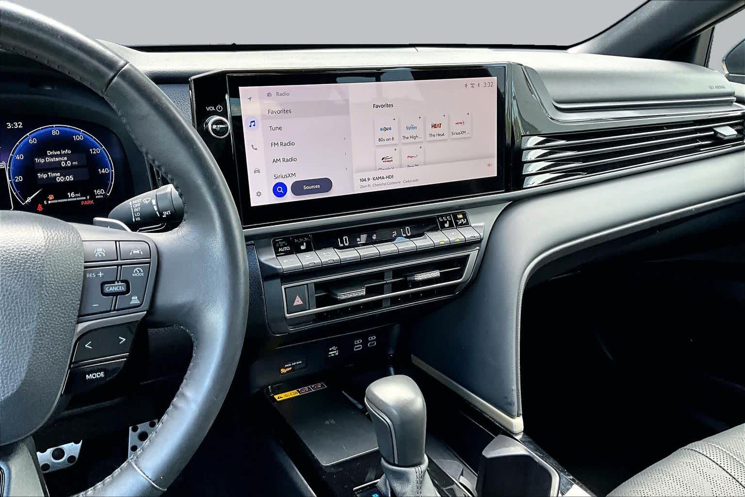 2025 Toyota Camry photo 7 of 35