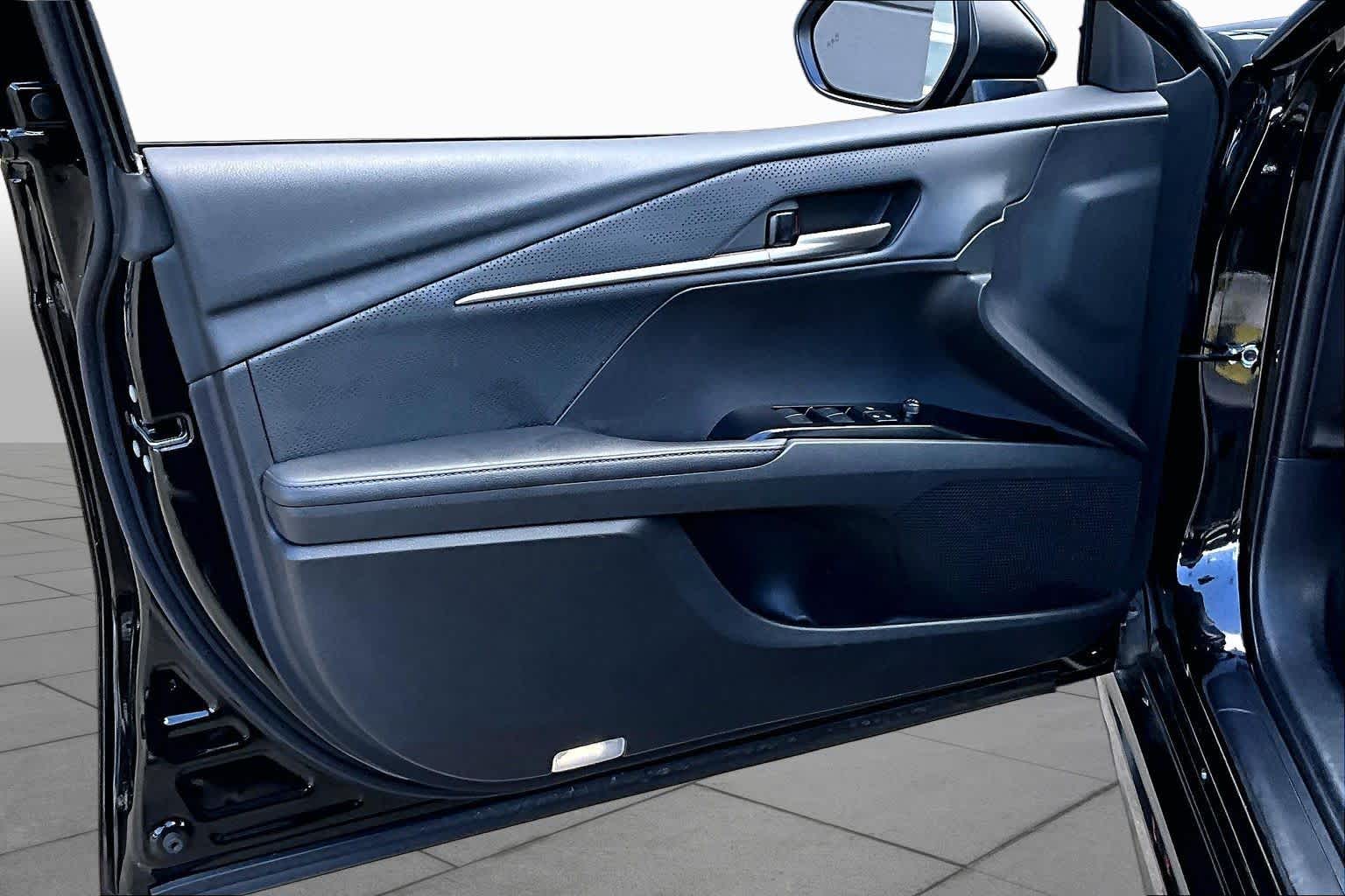 2025 Toyota Camry photo 22 of 35