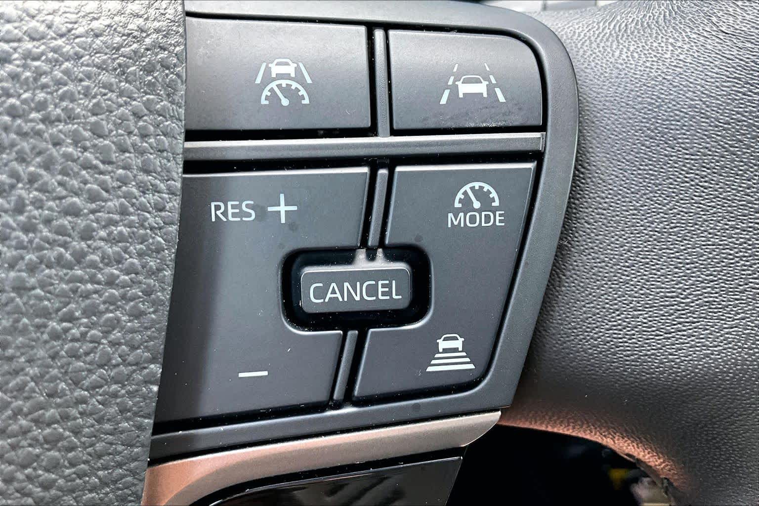2025 Toyota Camry photo 33 of 35