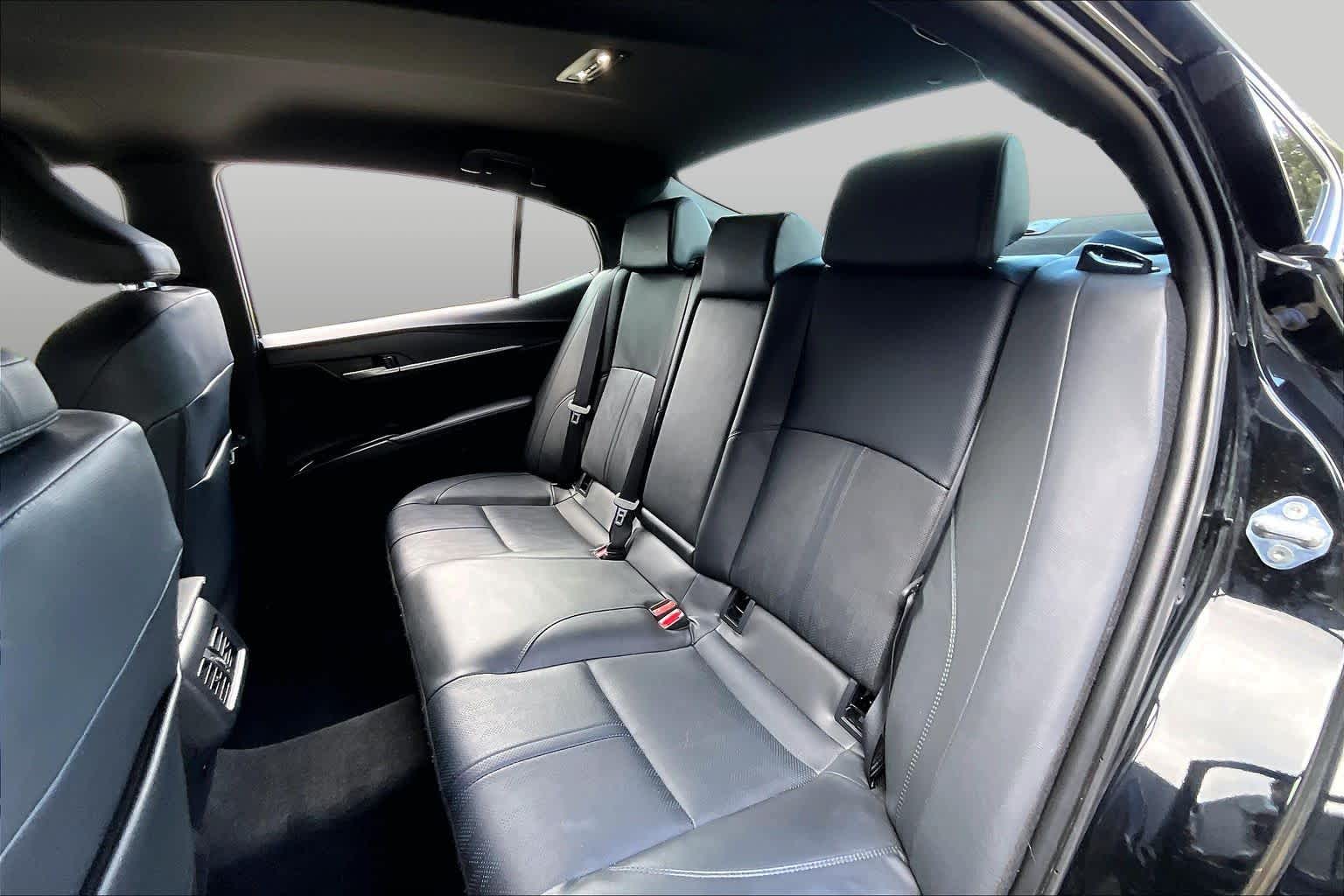 2025 Toyota Camry photo 20 of 35