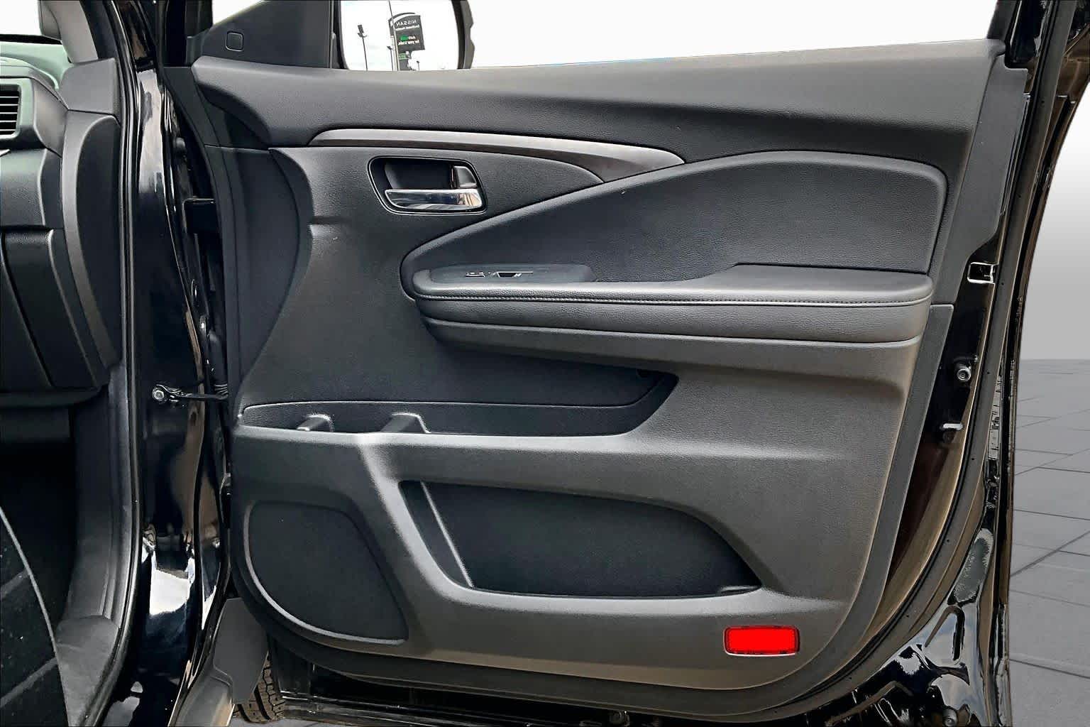 2021 Honda Pilot Special Edition Crystal Black Pearl at Beck & Masten Kia