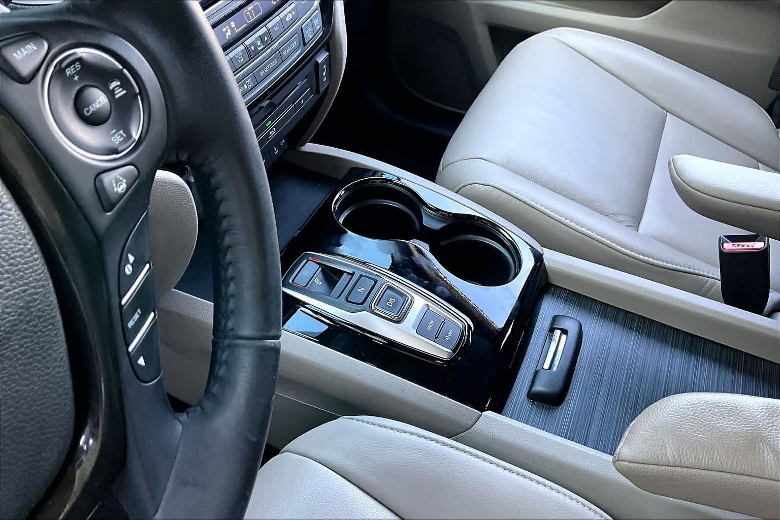 2017 Honda Pilot Touring Crystal Black Pearl at AutoNation USA Houston