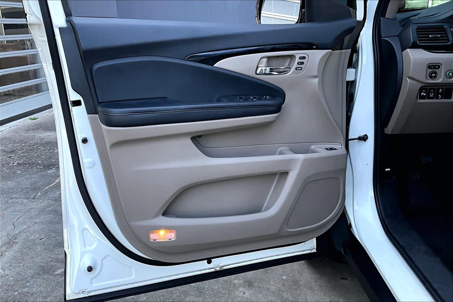 2017 Honda Pilot Touring Crystal Black Pearl at AutoNation USA Houston