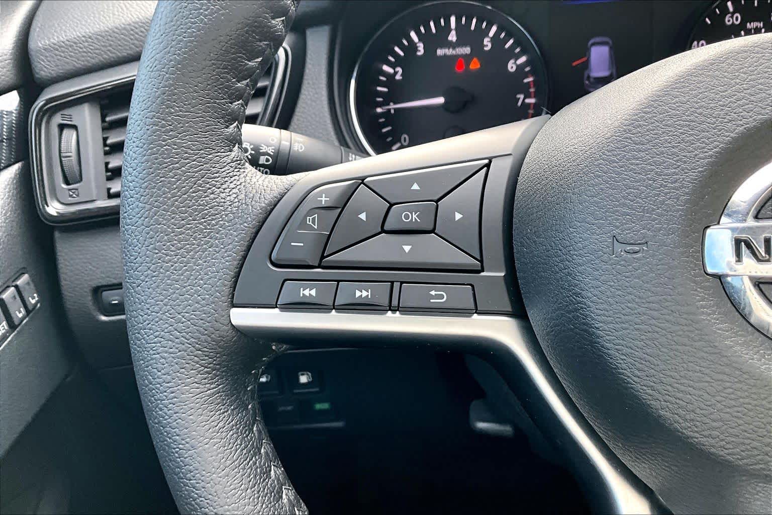 2020 Nissan Rogue SL Brilliant Silver Metallic at AutoNation USA Katy