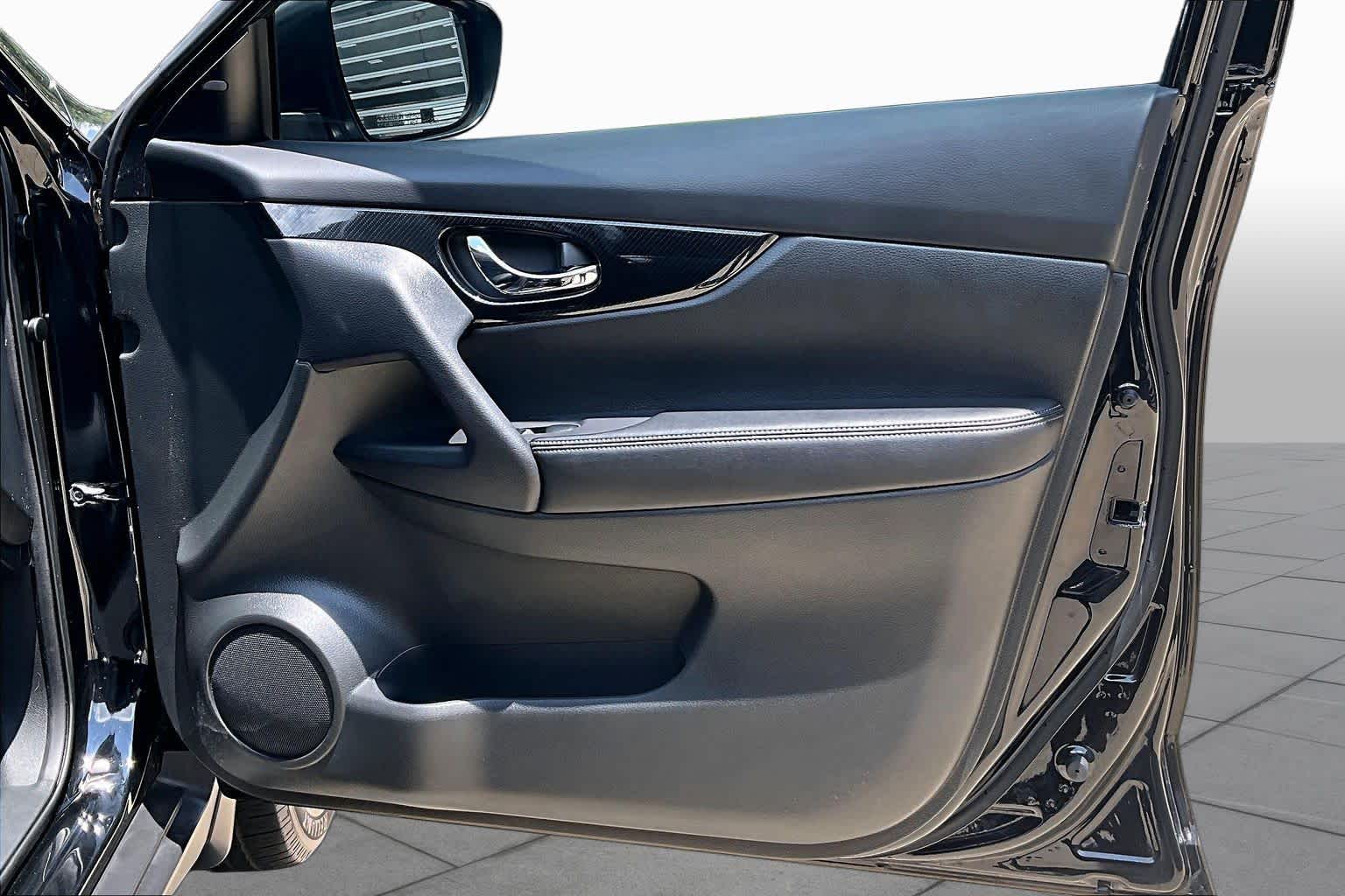 2019 Nissan Rogue SL Magnetic Black Pearl at Price LeBlanc Nissan