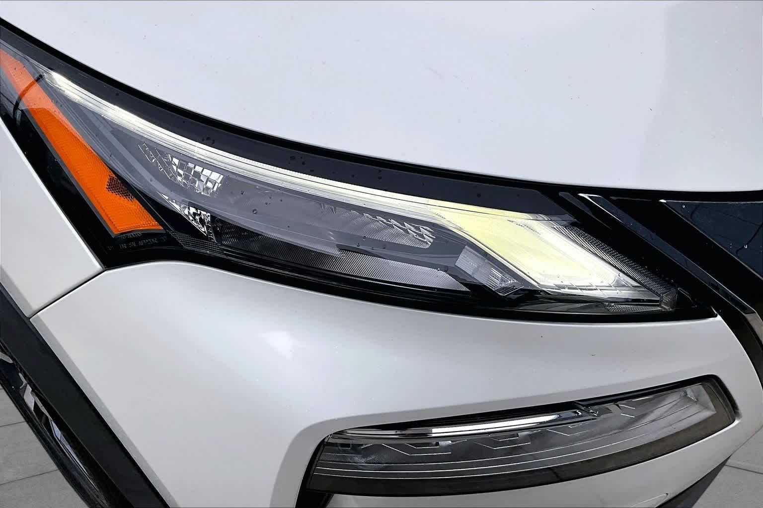 2021 Nissan Rogue SL Pearl White Tricoat at AutoNation Chrysler Jeep Dodge Ram Spring
