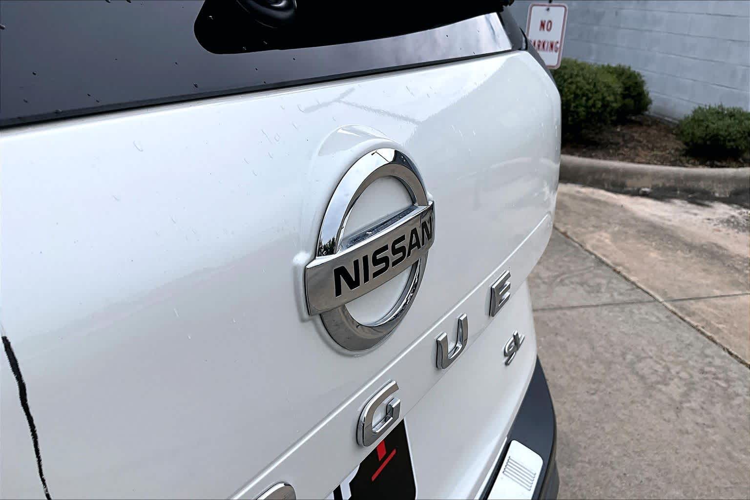 2021 Nissan Rogue SL Pearl White Tricoat at AutoNation Chrysler Jeep Dodge Ram Spring