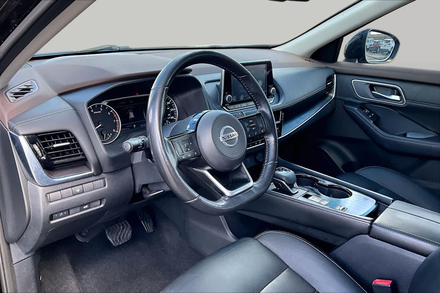 2021 Nissan Rogue photo 17 of 34