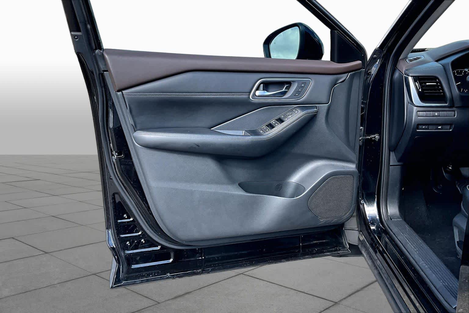 2021 Nissan Rogue photo 21 of 34
