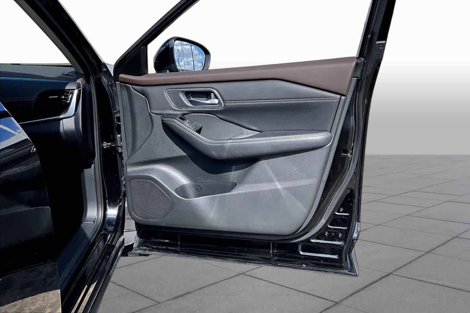 2021 Nissan Rogue photo 22 of 34
