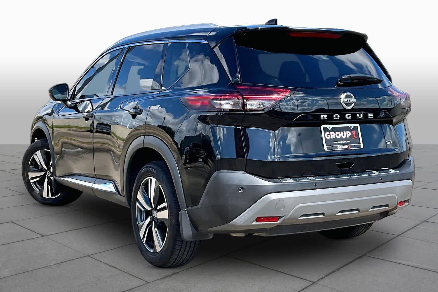 2021 Nissan Rogue photo 11 of 34