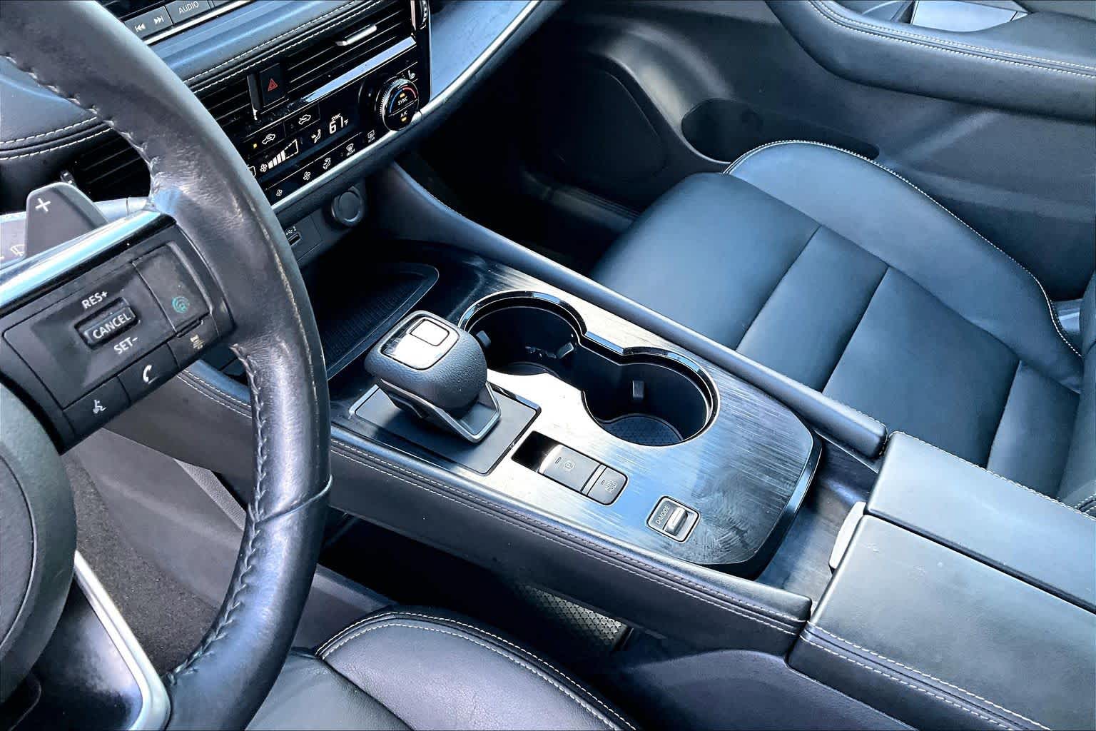 2021 Nissan Rogue photo 16 of 34