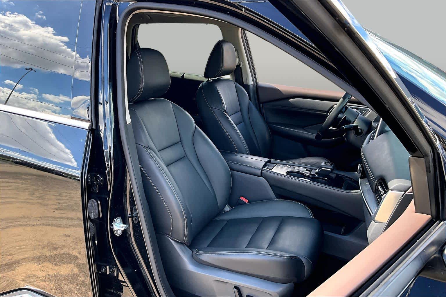 2021 Nissan Rogue photo 8 of 34
