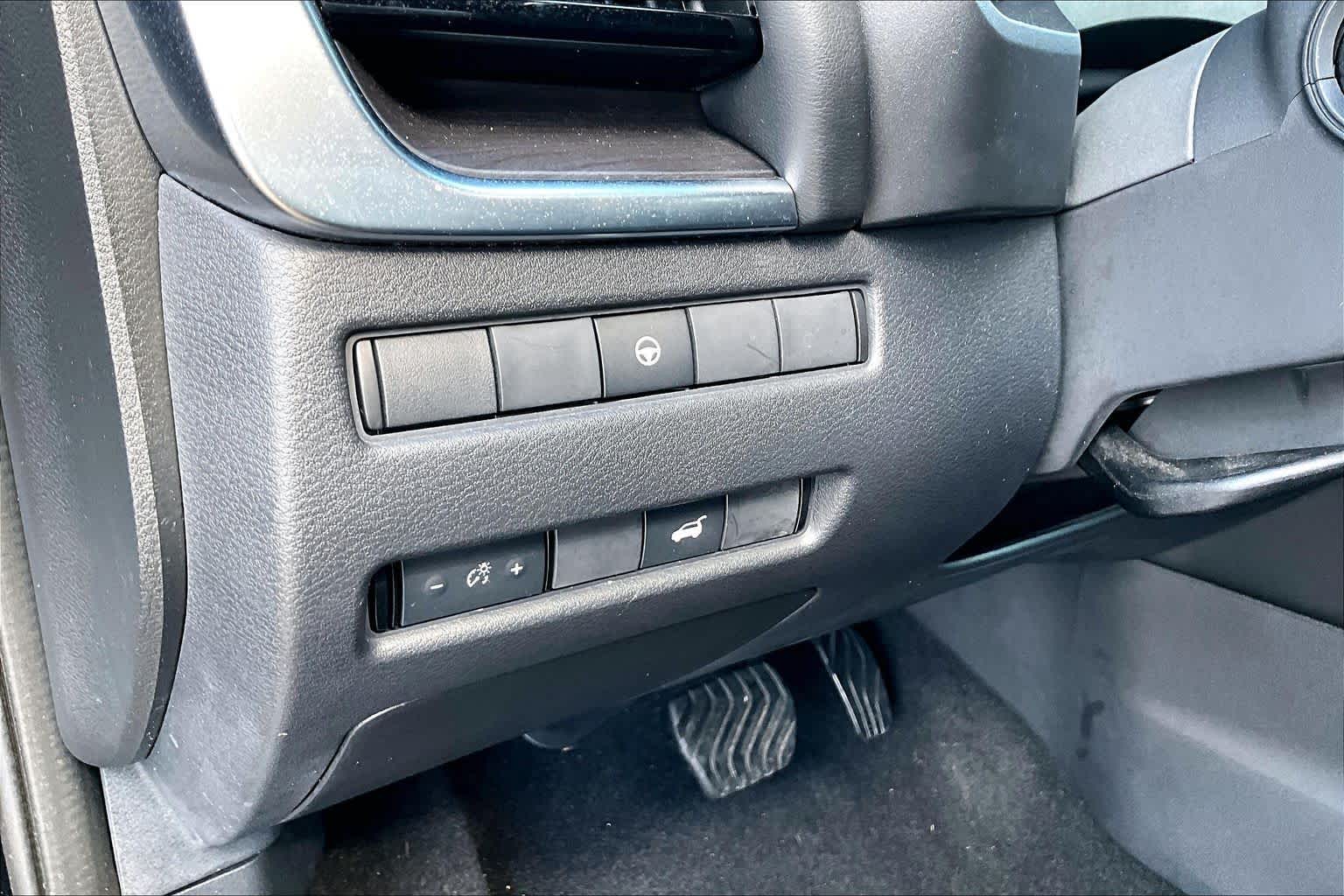 2021 Nissan Rogue photo 32 of 34