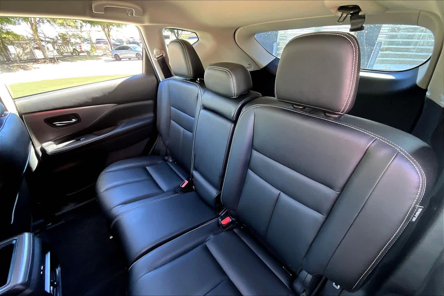 2024 Nissan Murano SV Pearl White Tricoat at Davis Chevrolet