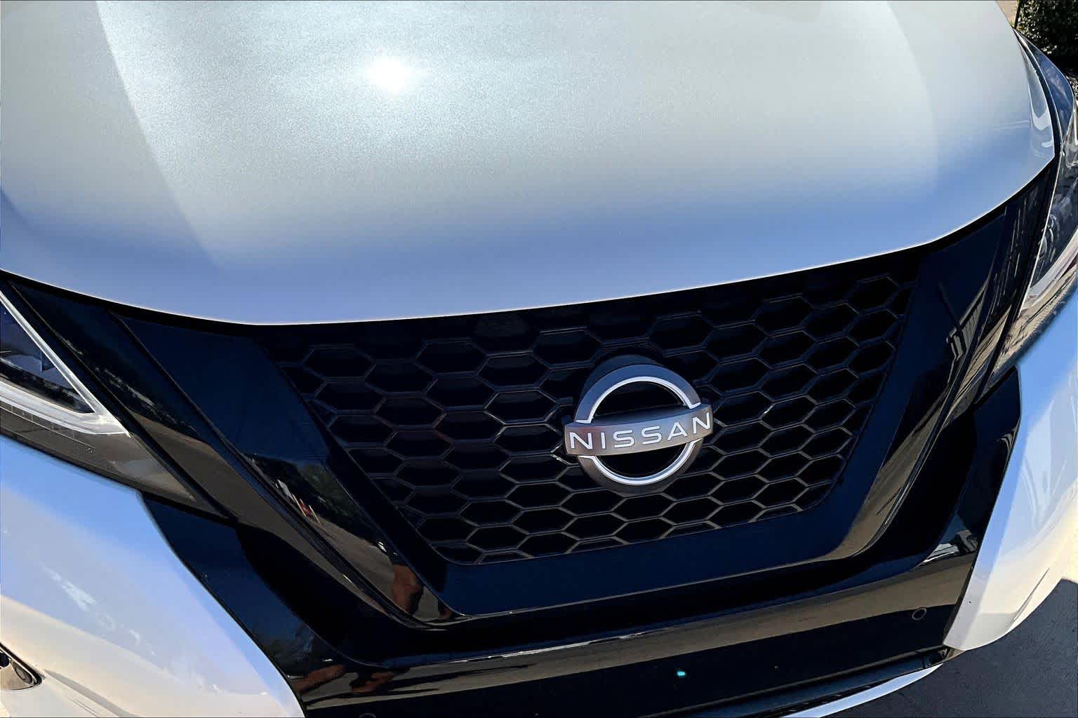 2024 Nissan Murano SV Pearl White Tricoat at Davis Chevrolet