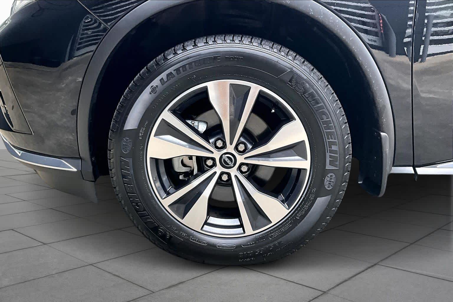 2024 Nissan Murano SV Super Black at Sterling McCall Nissan