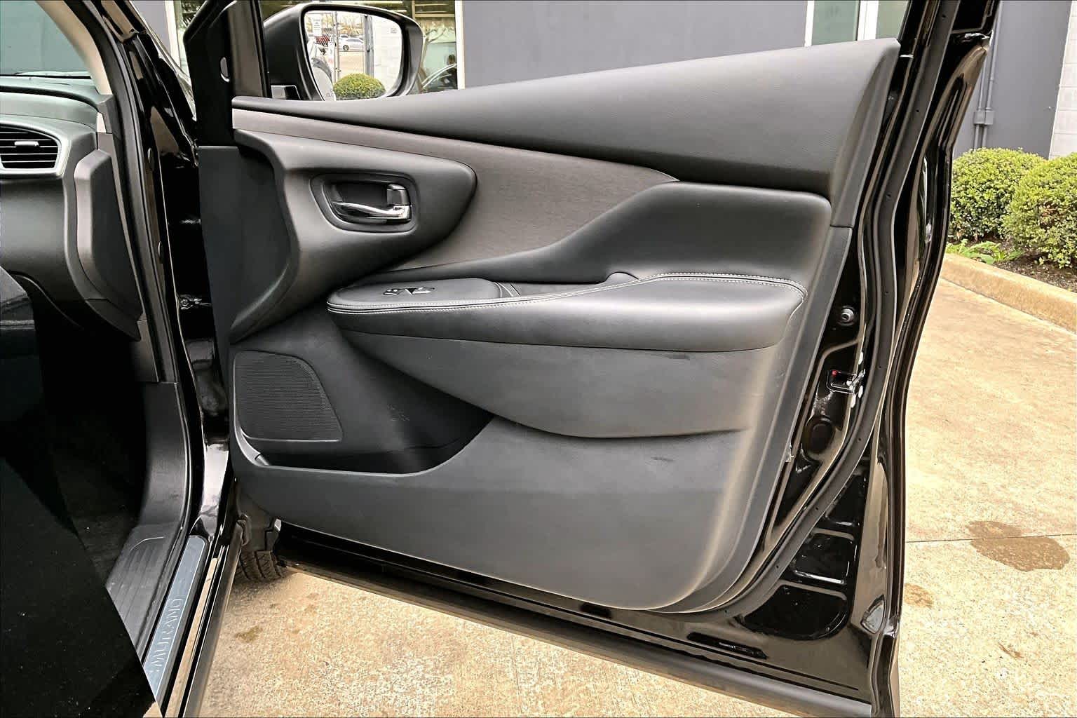 2024 Nissan Murano SV Super Black at Sterling McCall Nissan