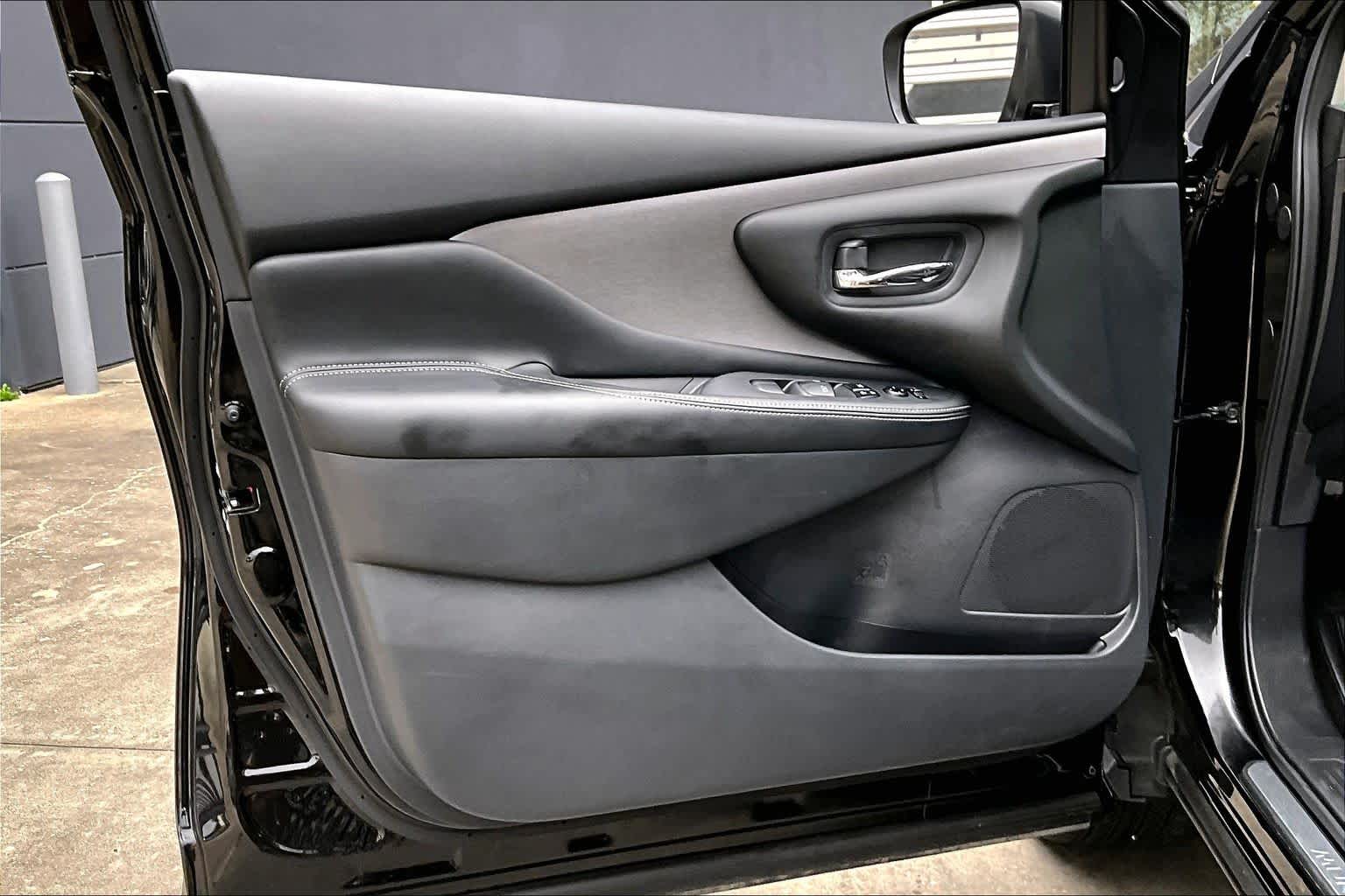 2024 Nissan Murano SV Super Black at Sterling McCall Nissan