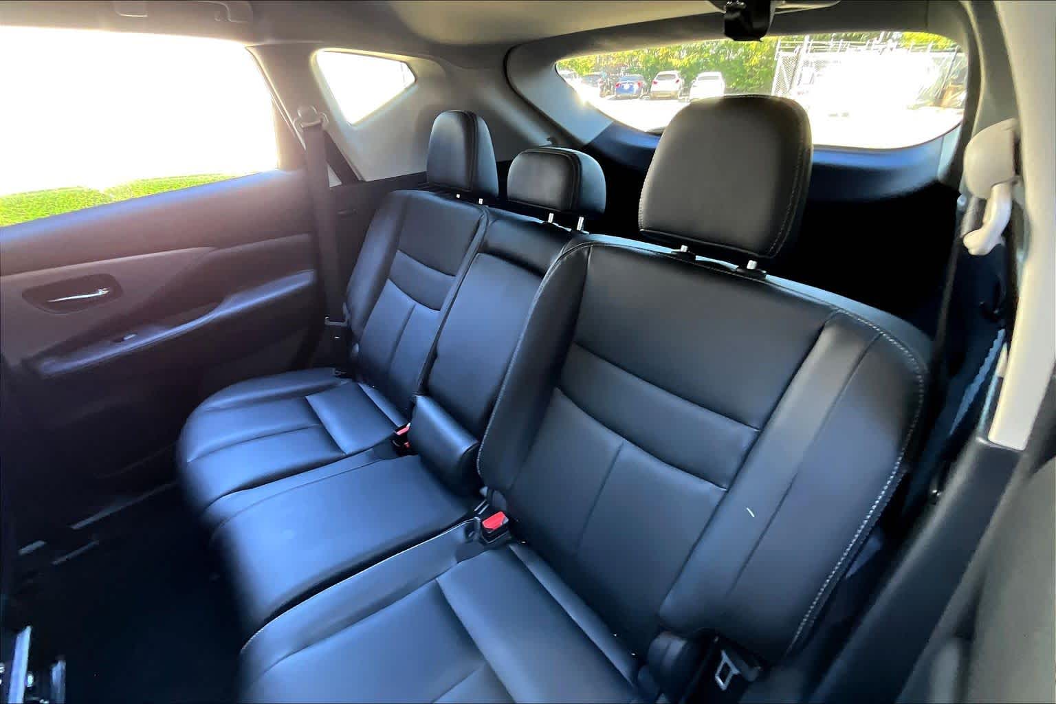 2024 Nissan Murano SV Pearl White Tricoat at Davis Chevrolet