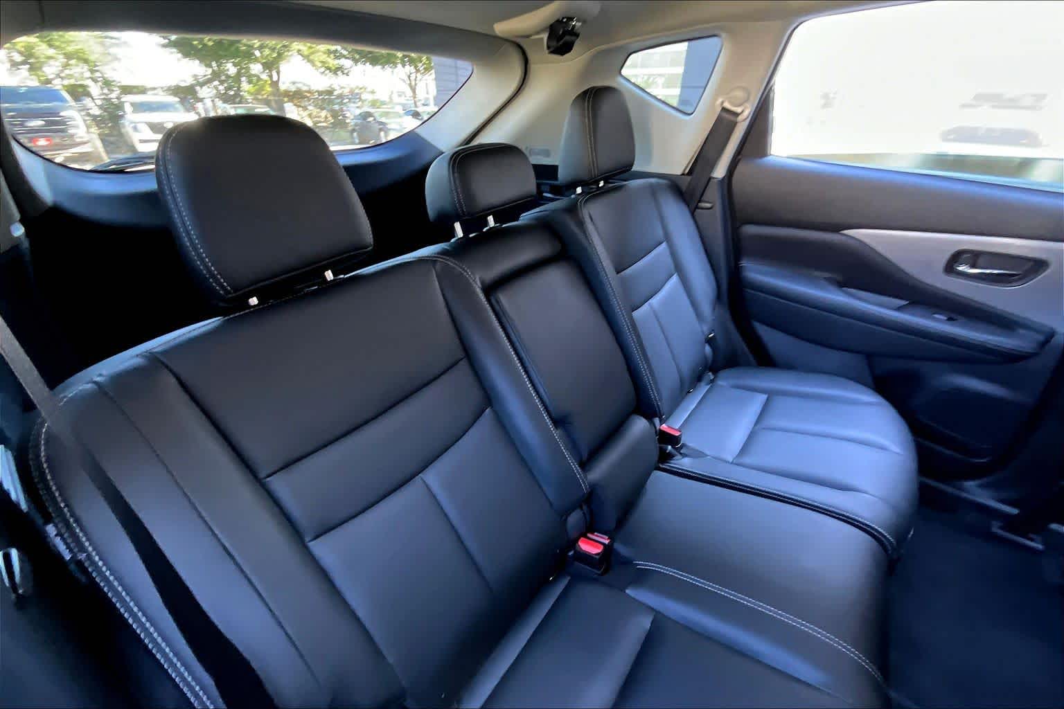 2024 Nissan Murano SV Pearl White Tricoat at Davis Chevrolet