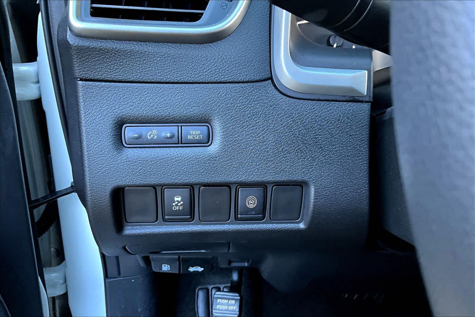 2024 Nissan Murano SV Pearl White Tricoat at Davis Chevrolet