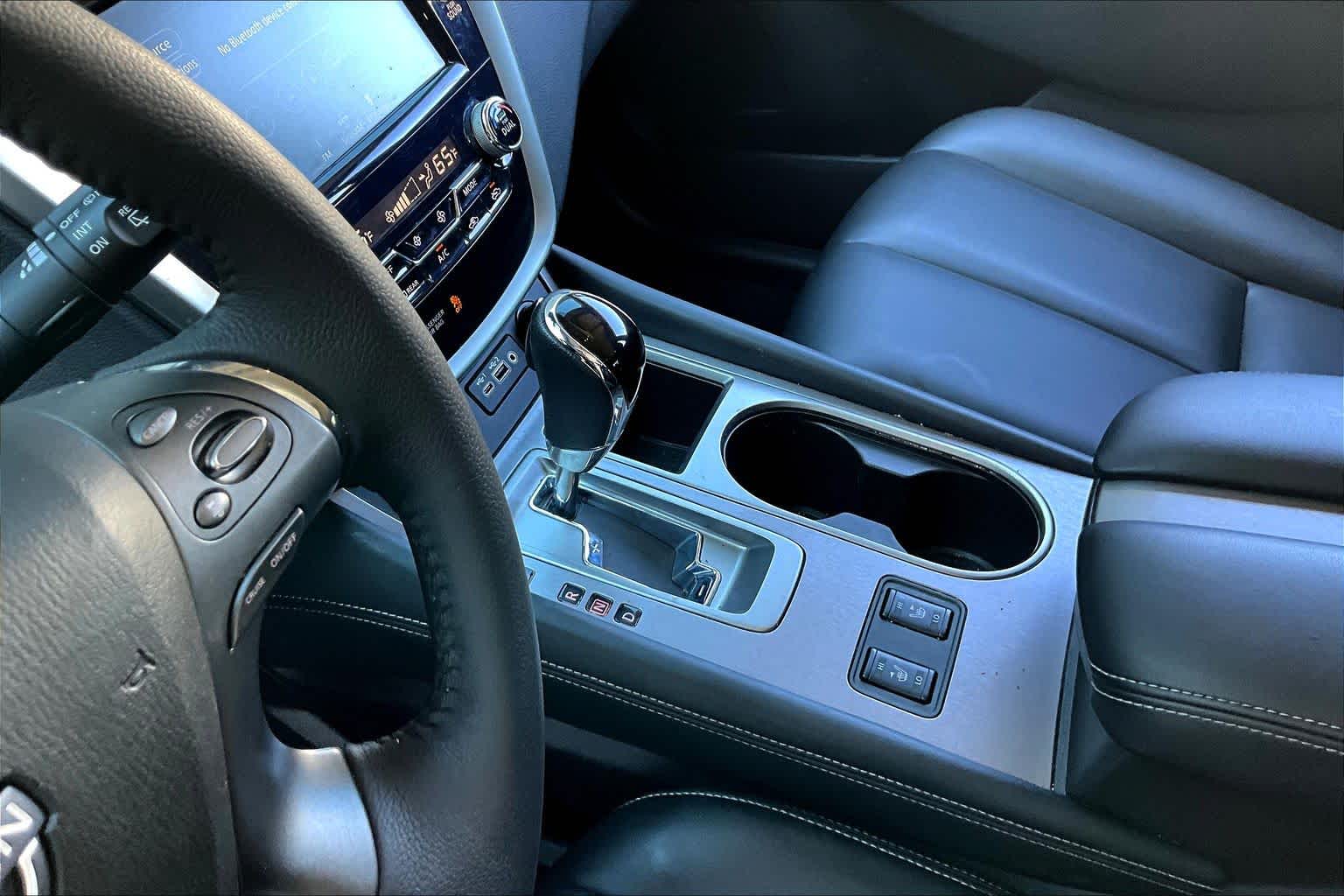 2024 Nissan Murano SV Pearl White Tricoat at Davis Chevrolet