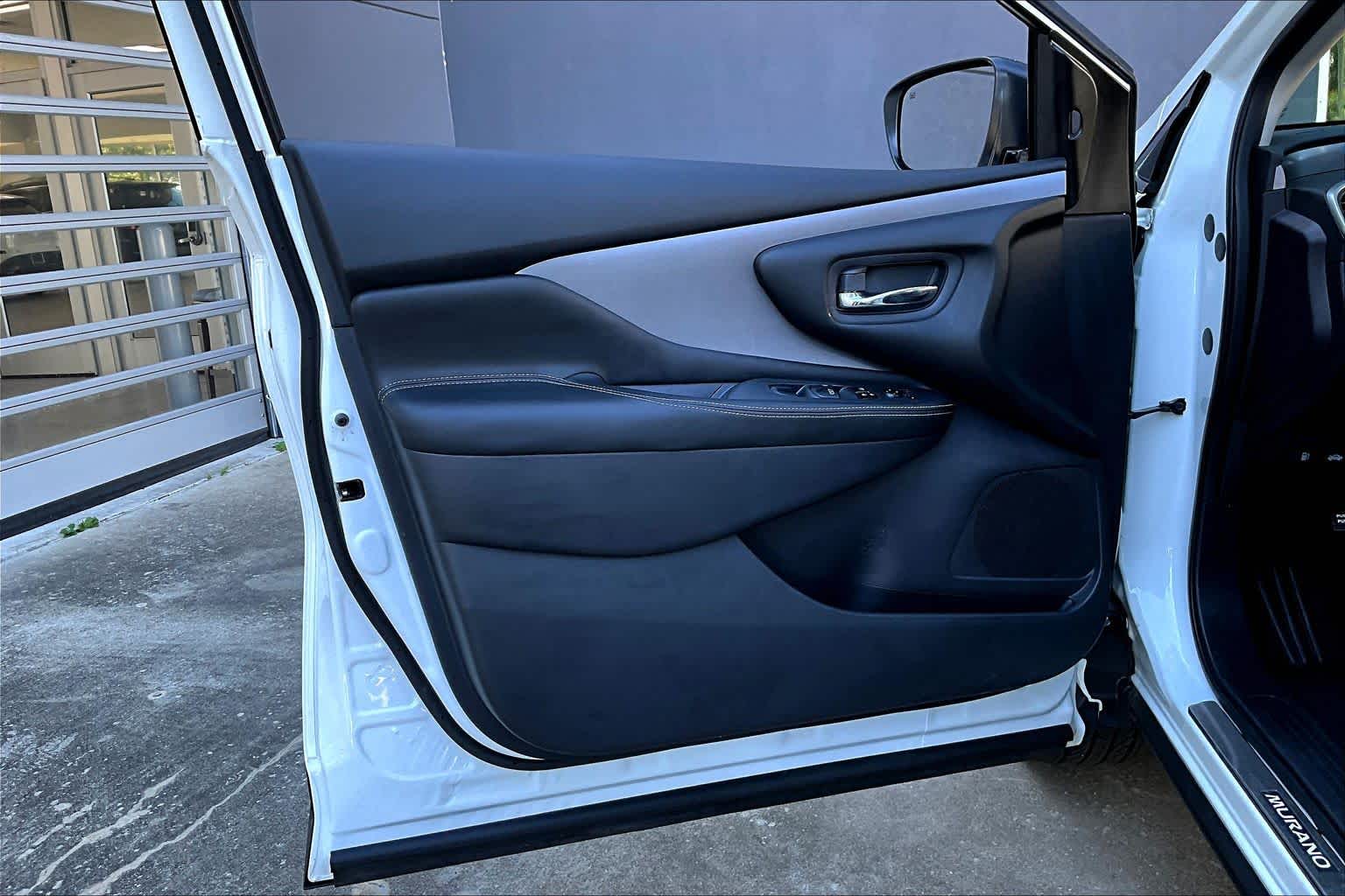 2024 Nissan Murano SV Pearl White Tricoat at Davis Chevrolet