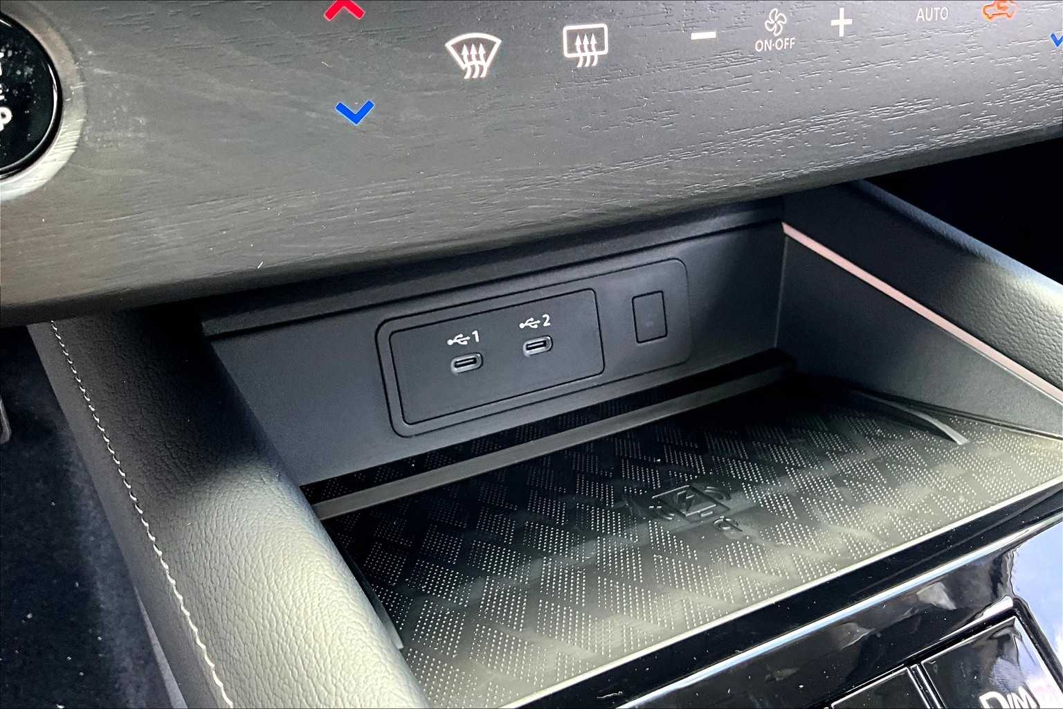 2025 Nissan Murano SL Everest White Pearl Tricoat/Super Black at Sterling McCall Nissan