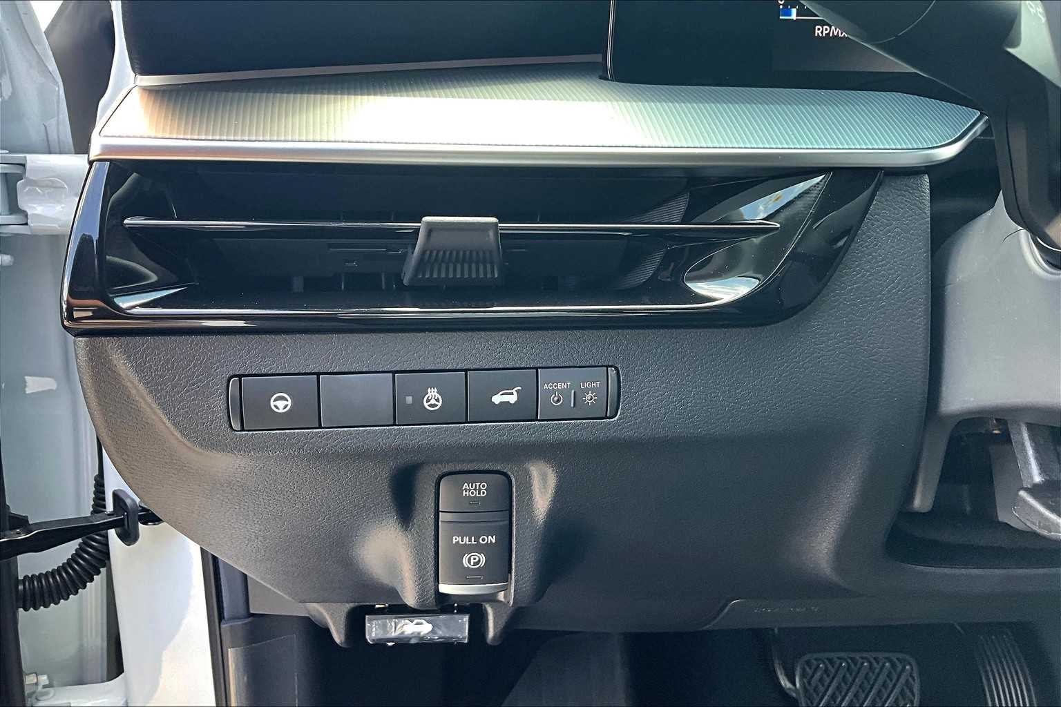 2025 Nissan Murano SL Everest White Pearl Tricoat/Super Black at Sterling McCall Nissan