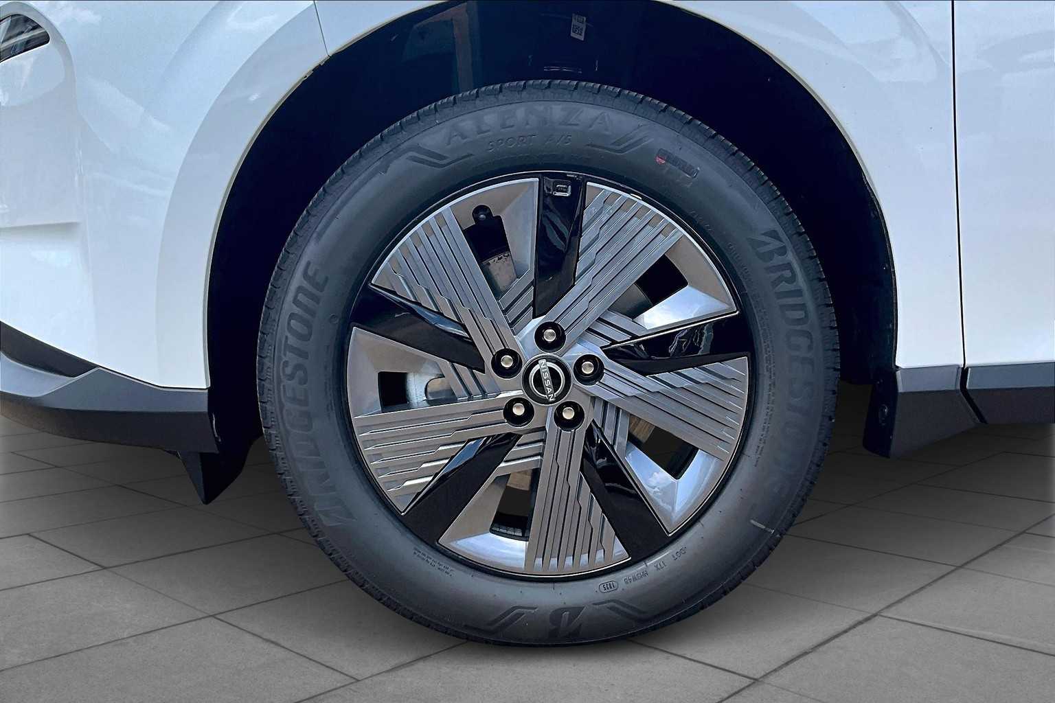 2025 Nissan Murano SL Everest White Pearl Tricoat/Super Black at Sterling McCall Nissan