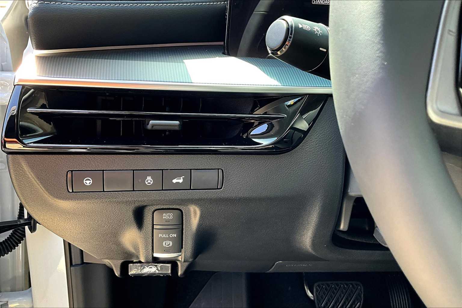 2025 Nissan Murano SL Everest White Pearl Tricoat at Sterling McCall Nissan