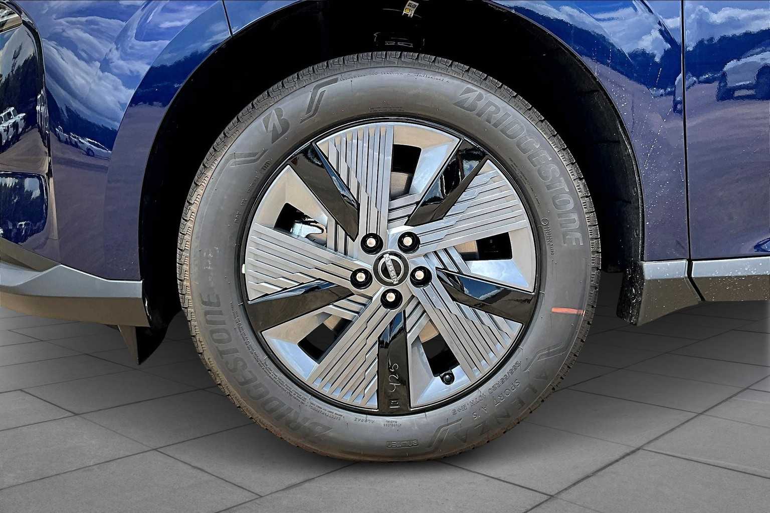 2025 Nissan Murano SL Deep Ocean Blue Pearl/Super Black at Sterling McCall Nissan