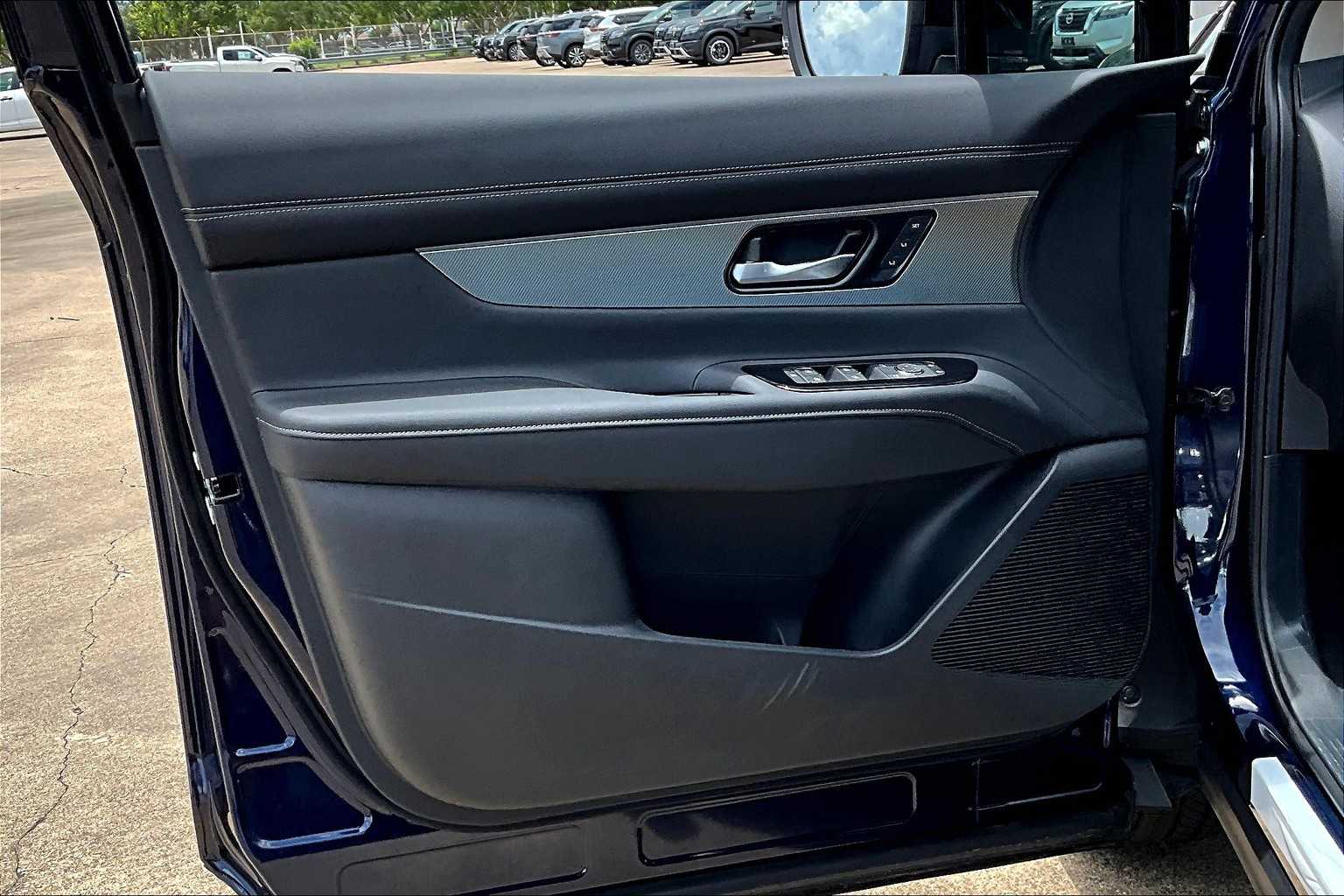 2025 Nissan Murano SL Deep Ocean Blue Pearl/Super Black at Sterling McCall Nissan