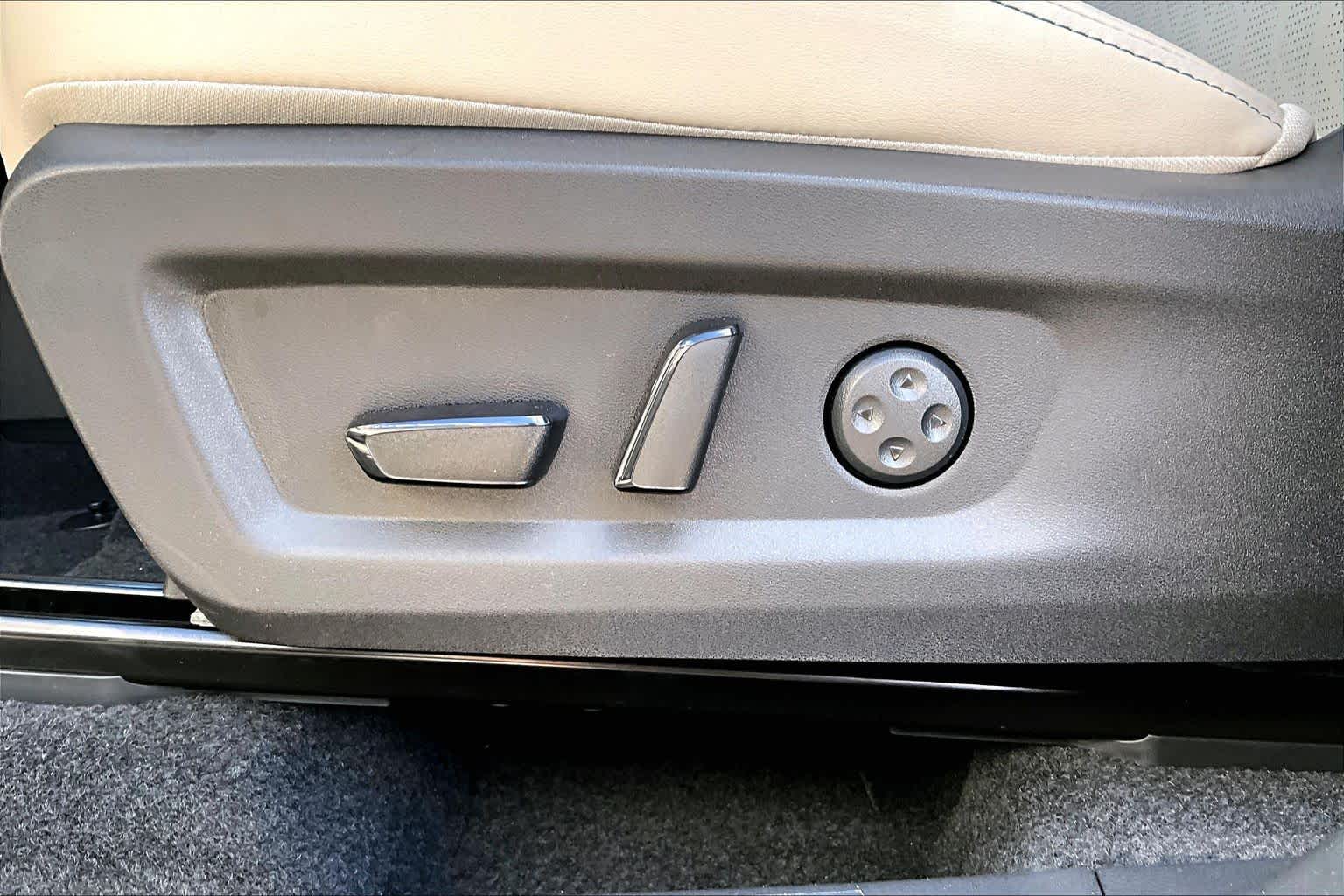 2026 Nissan Murano Platinum Champagne Silver Metallic at Sterling McCall Nissan