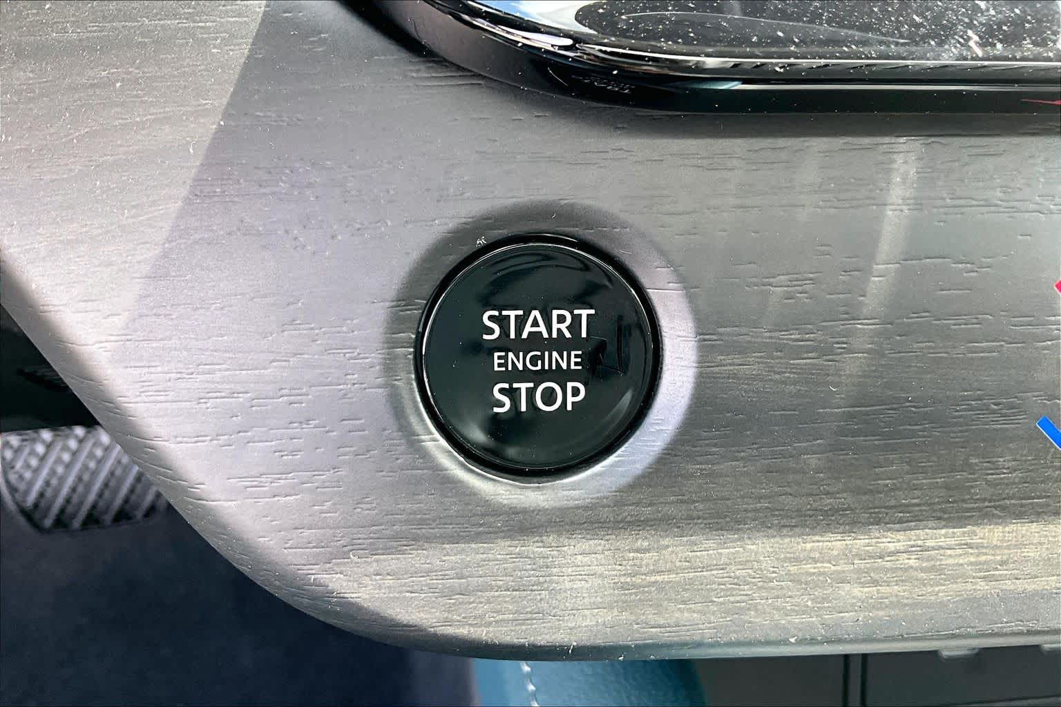 2026 Nissan Murano Platinum Everest White Pearl Tricoat/Super Black at Sterling McCall Nissan