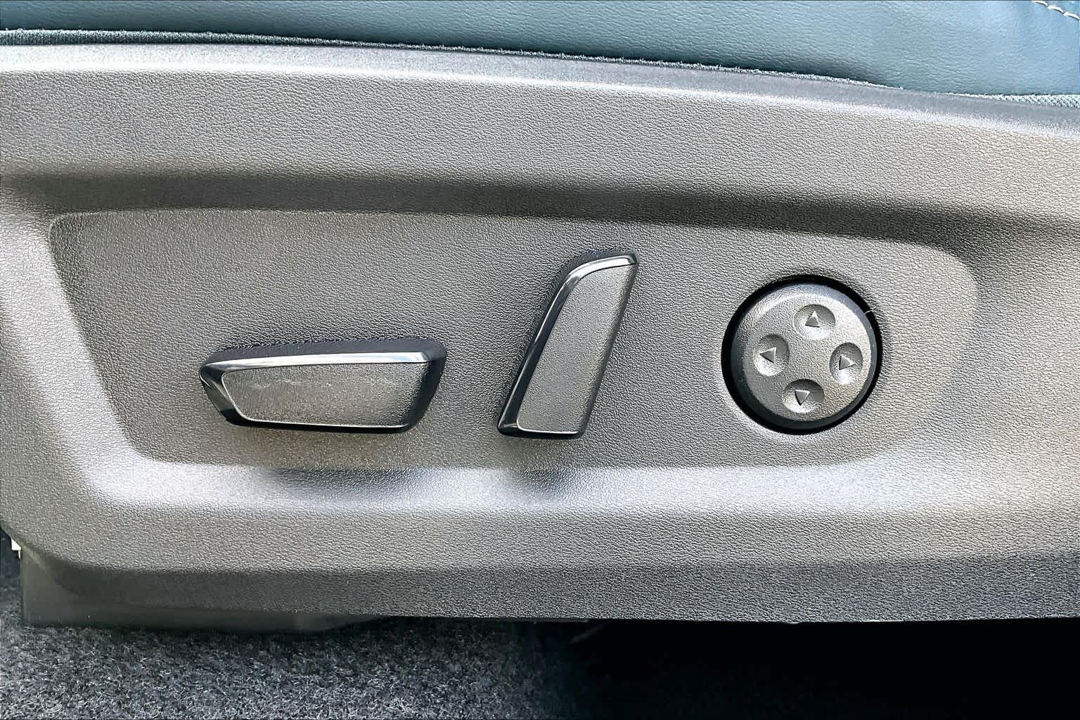 2026 Nissan Murano Platinum Everest White Pearl Tricoat/Super Black at Sterling McCall Nissan