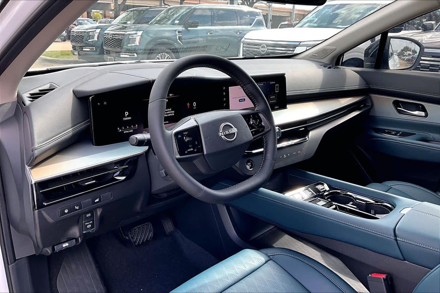 2026 Nissan Murano Platinum Everest White Pearl Tricoat/Super Black at Sterling McCall Nissan