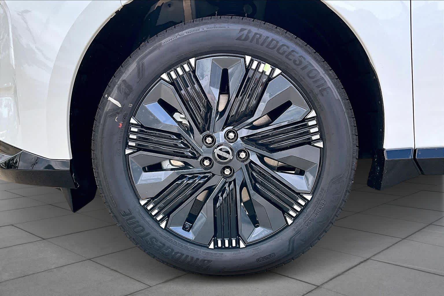 2026 Nissan Murano Platinum Everest White Pearl Tricoat/Super Black at Sterling McCall Nissan
