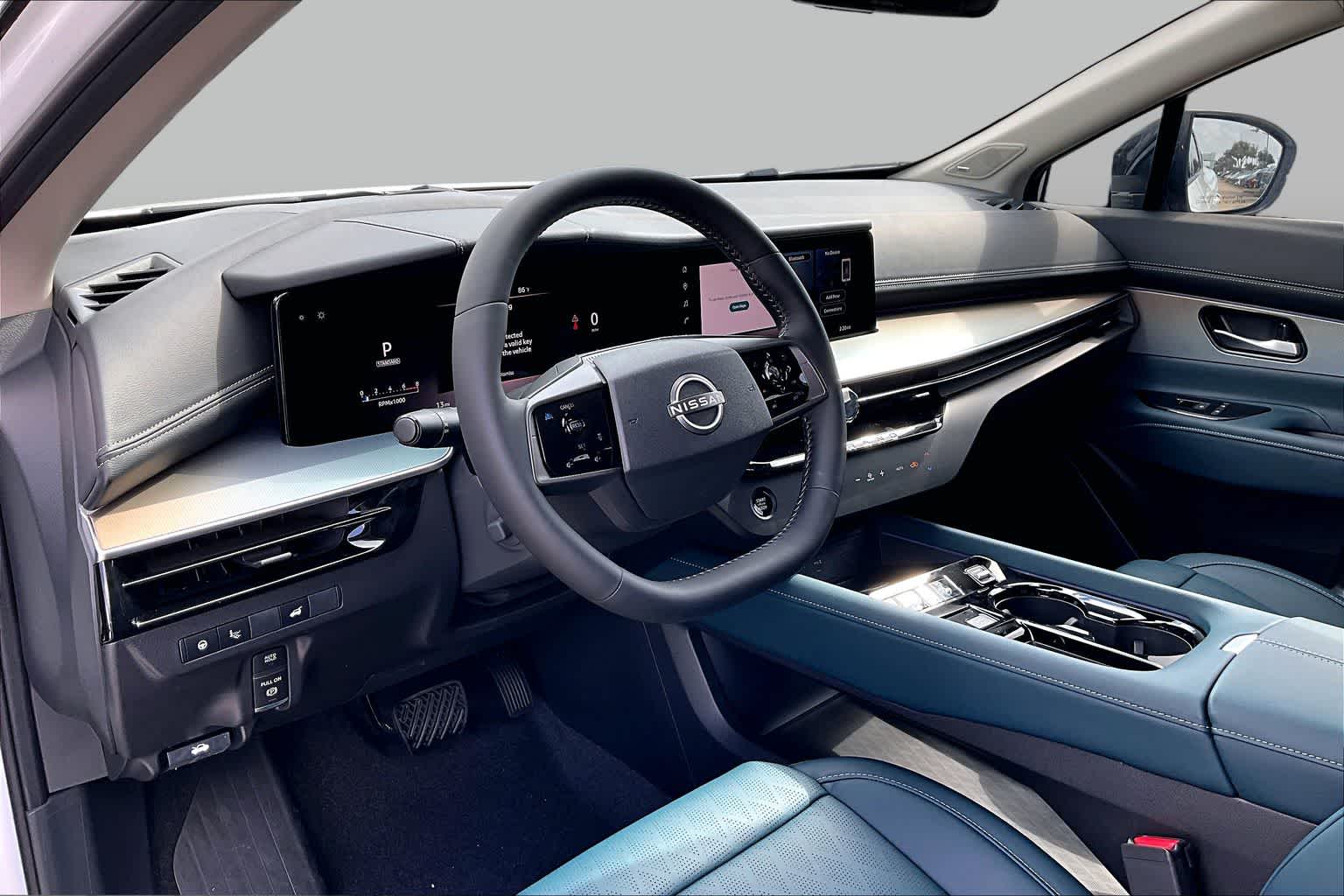 2026 Nissan Murano Platinum Everest White Pearl Tricoat/Super Black at Sterling McCall Nissan