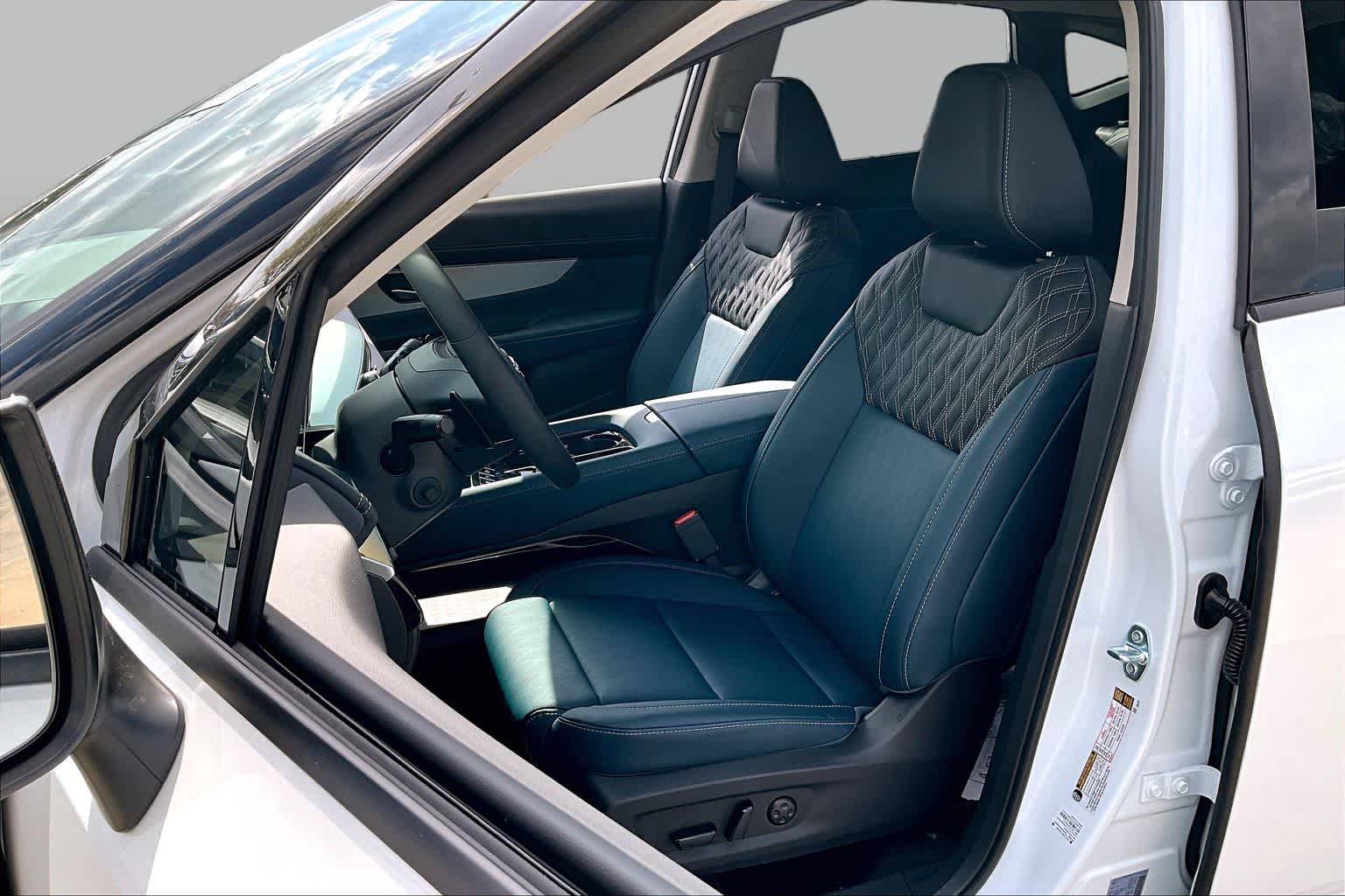 2026 Nissan Murano Platinum Everest White Pearl Tricoat/Super Black at Sterling McCall Nissan