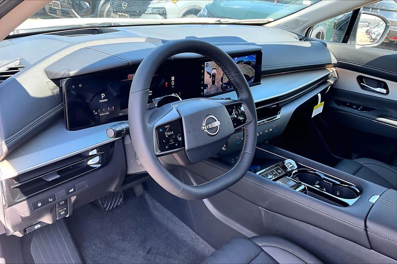 2026 Nissan Murano Platinum Everest White Pearl Tricoat/Super Black at Sterling McCall Nissan