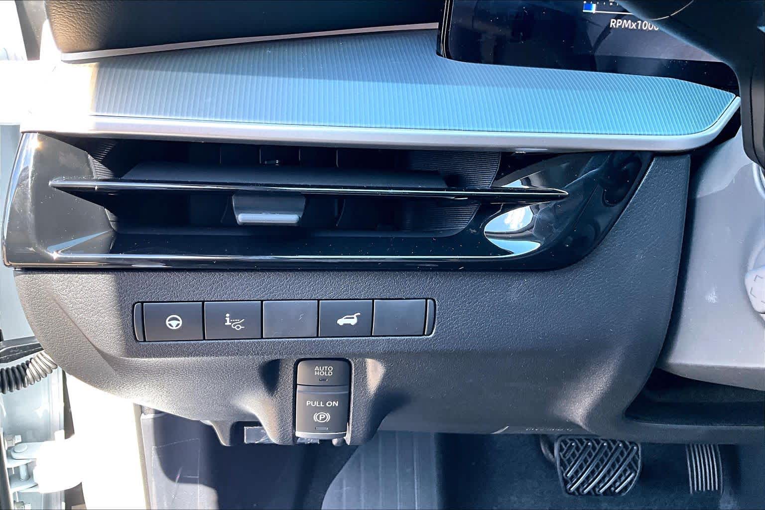 2026 Nissan Murano Platinum Everest White Pearl Tricoat/Super Black at Sterling McCall Nissan