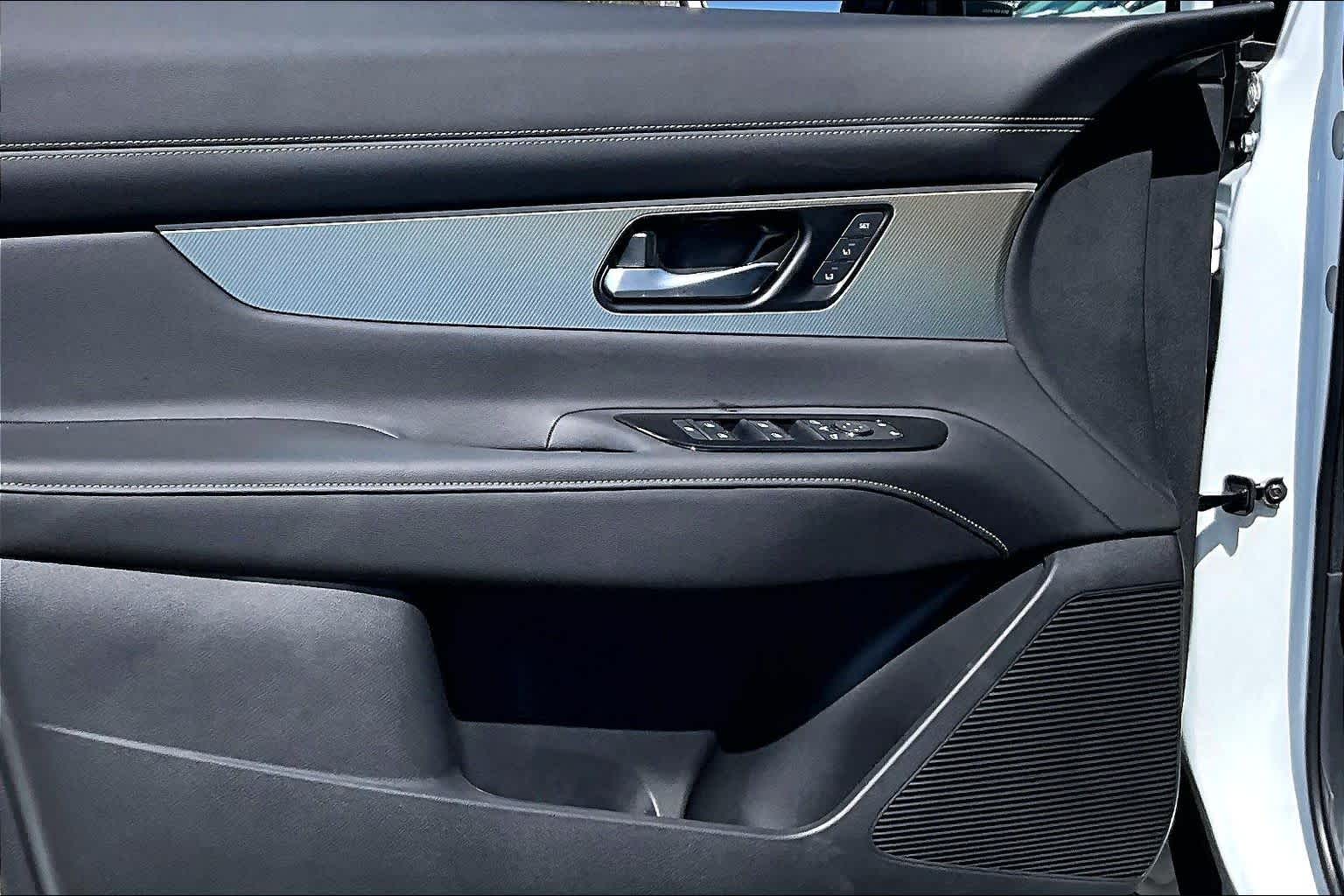 2026 Nissan Murano Platinum Everest White Pearl Tricoat/Super Black at Sterling McCall Nissan