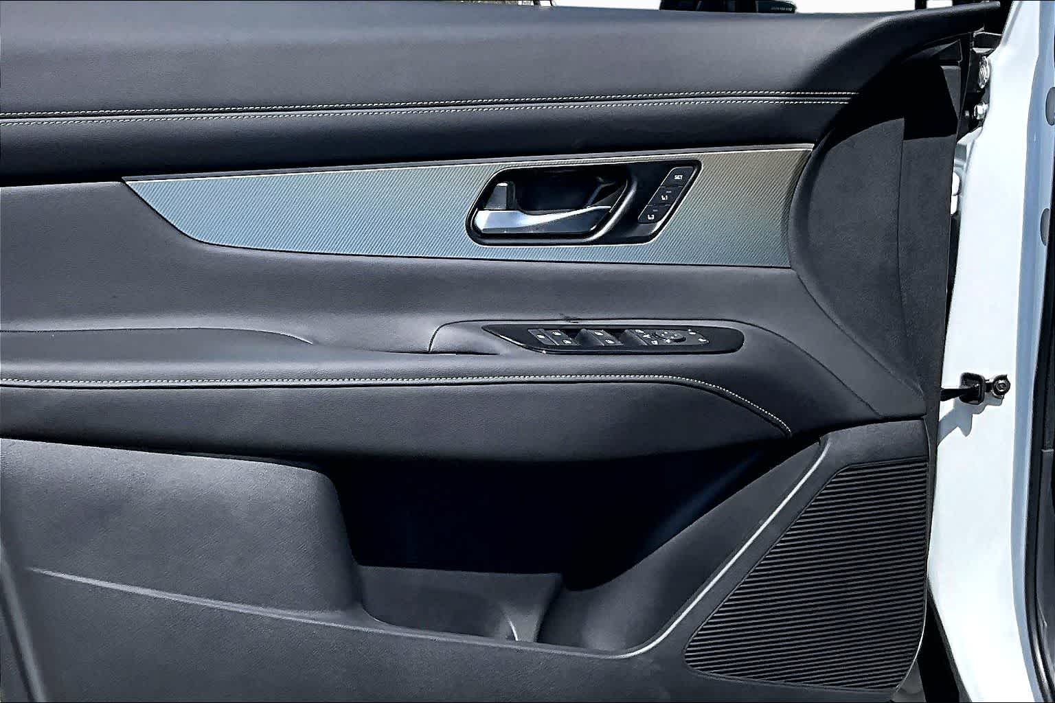 2026 Nissan Murano Platinum Everest White Pearl Tricoat/Super Black at Sterling McCall Nissan