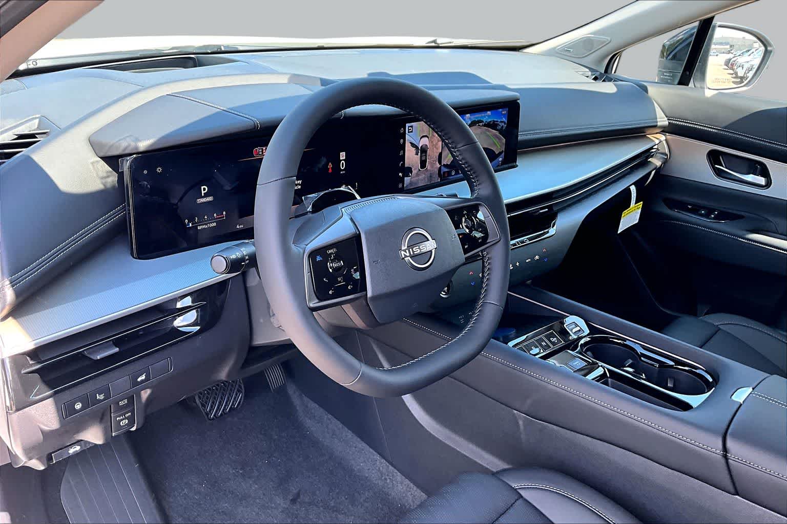 2026 Nissan Murano Platinum Everest White Pearl Tricoat/Super Black at Sterling McCall Nissan