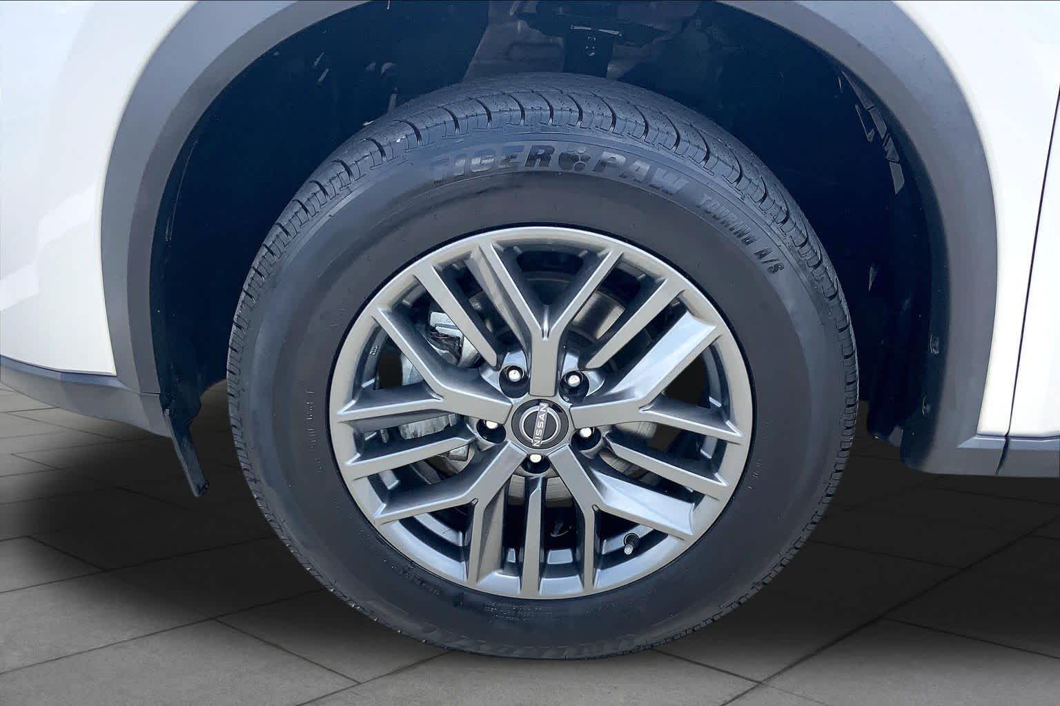 2024 Nissan Rogue S - 10