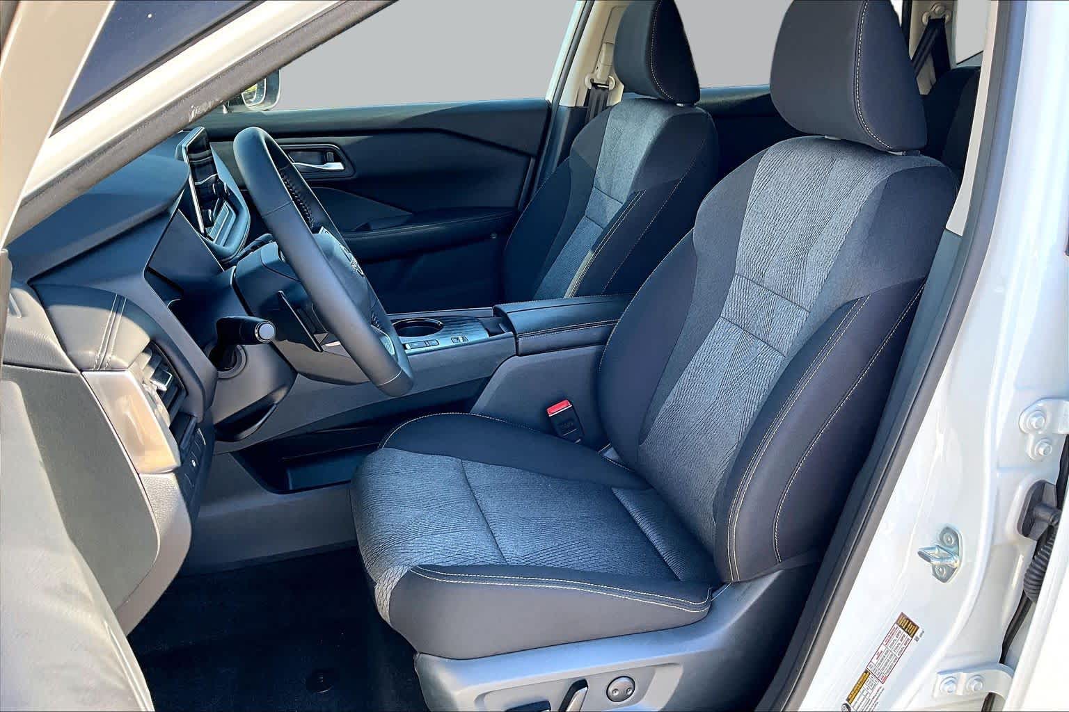 2026 Nissan Rogue photo 8 of 37