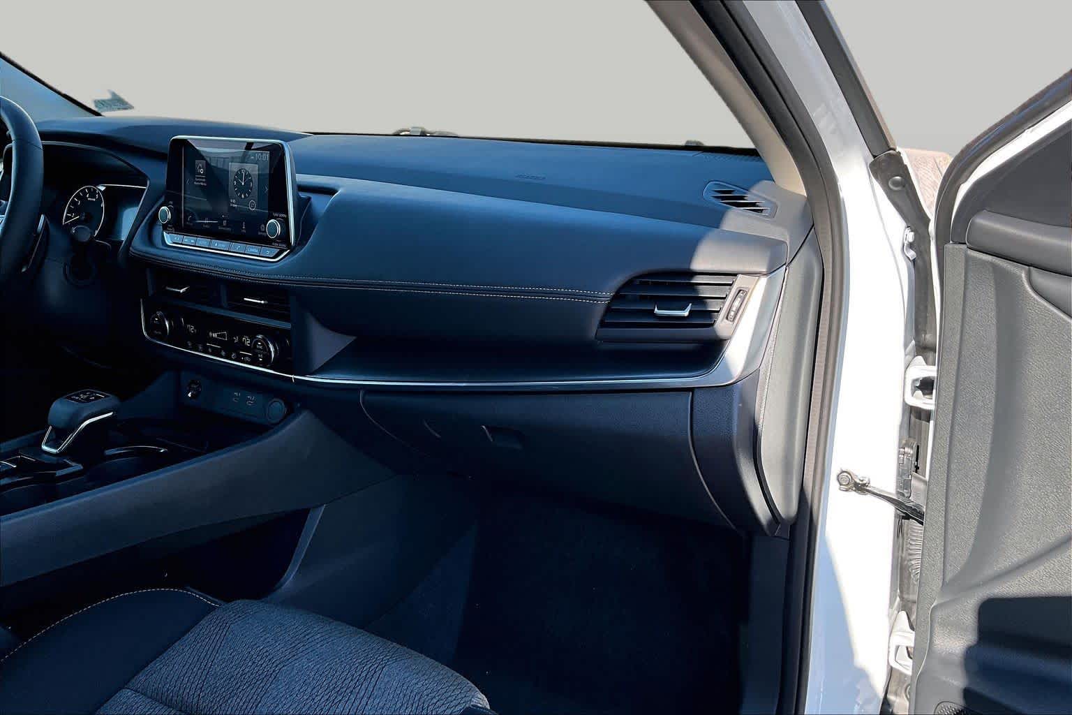 2026 Nissan Rogue photo 19 of 37