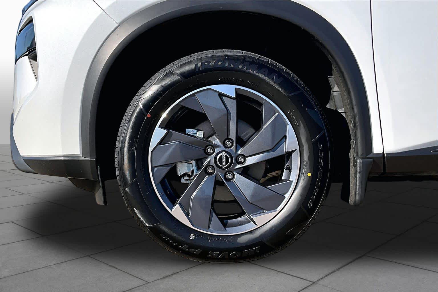 2026 Nissan Rogue photo 11 of 37